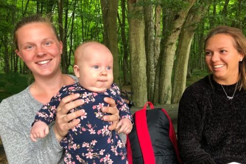 Ellen Ekvall, 3 månader, med mamma Josefine Ekvall och kompisen Emma Olofsson, alla från Ystad ska delta i vandringen.