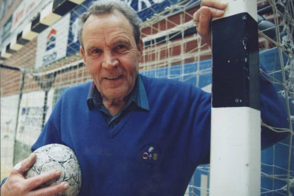 Handbollslegend. Åke Moberg gjorde 20 säsonger i IFK-tröjan och var spelmotorn och hjärnan bakom IFK Kristianstads SM-guld i handboll. Han blev 86 år.