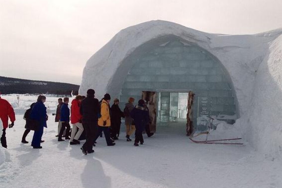 I vinter håller ishotellet i Jukkasjärvi öppet för 20:e säsongen. Man startade med en igloo på 60 kvm, till att vara världens största hotell av is och snö på ca 5500 kvm. Besökarna erbjuds även aktiviteter i form av safaris och skoterutflyfter.