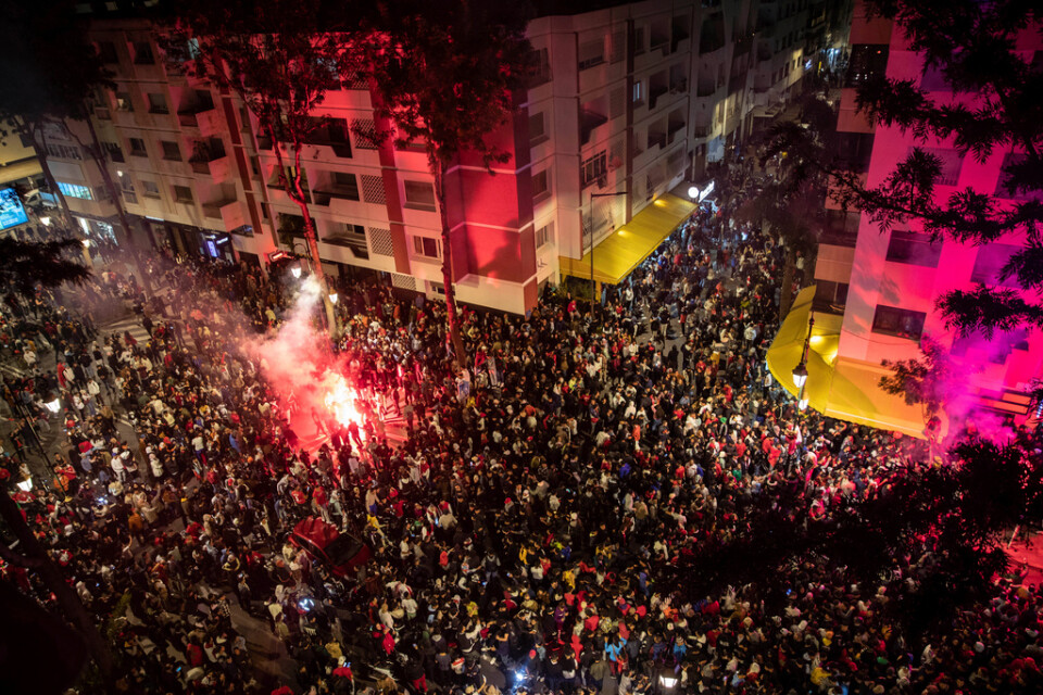 Marockaner samlades på gatan i huvudstaden Rabat för att fira segern mot Spanien.