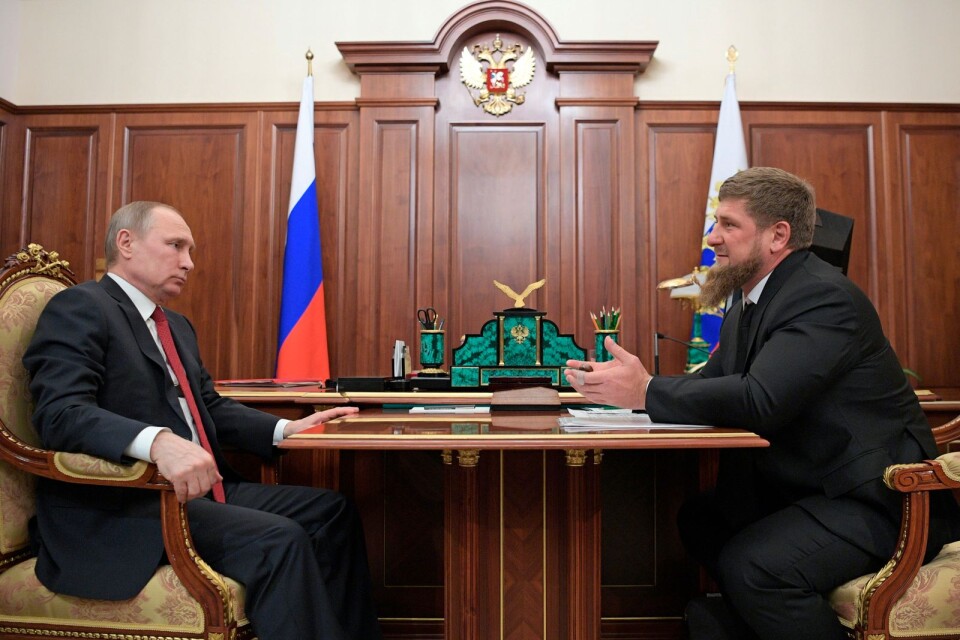 Vladimir Putin i möte med Tjetjeniens ledare Ramzan Kadyrov. ( Arkivbild)