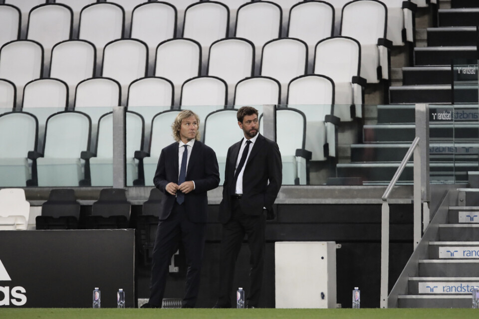 Juventus har fått en ny ordförande sedan hela styrelsen, däribland Pavel Nedved (till vänster) och Andrea Agnelli (till höger), avgått i måndags.