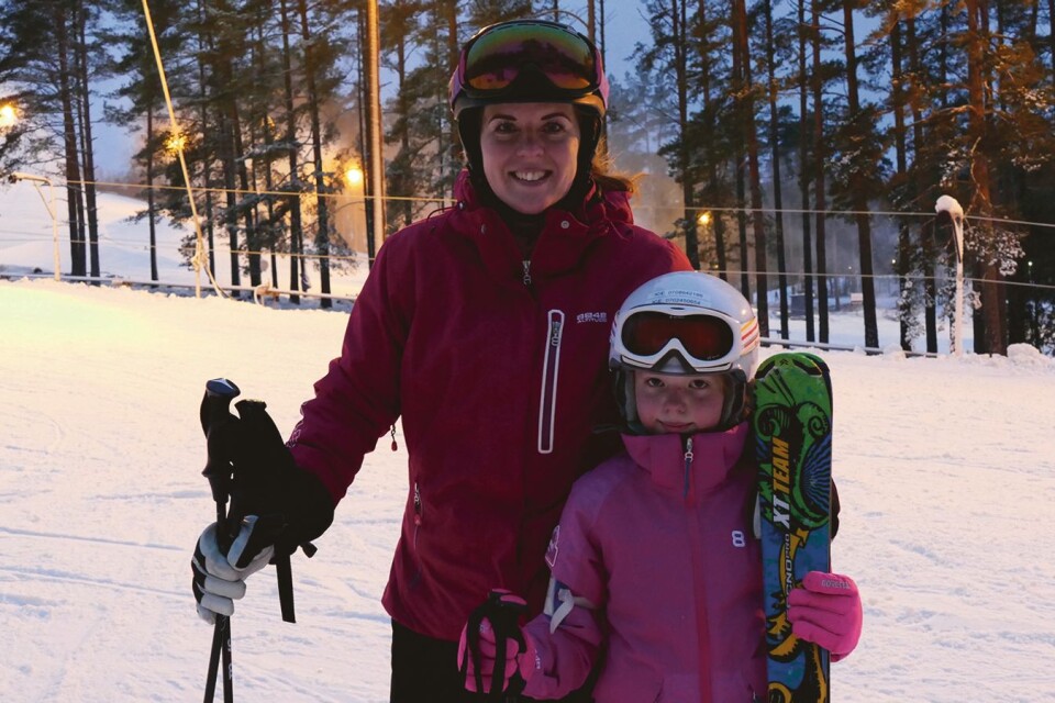 Therese och Molly Jonsson njöt båda av att få stå på skidorna igen. "Det är roligt när det går snabbt", säger Molly.