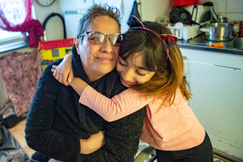 Jamila Aboutarik och dottern Rita har fått uppehållstillstånd i Sverige - efter tio års väntan.
