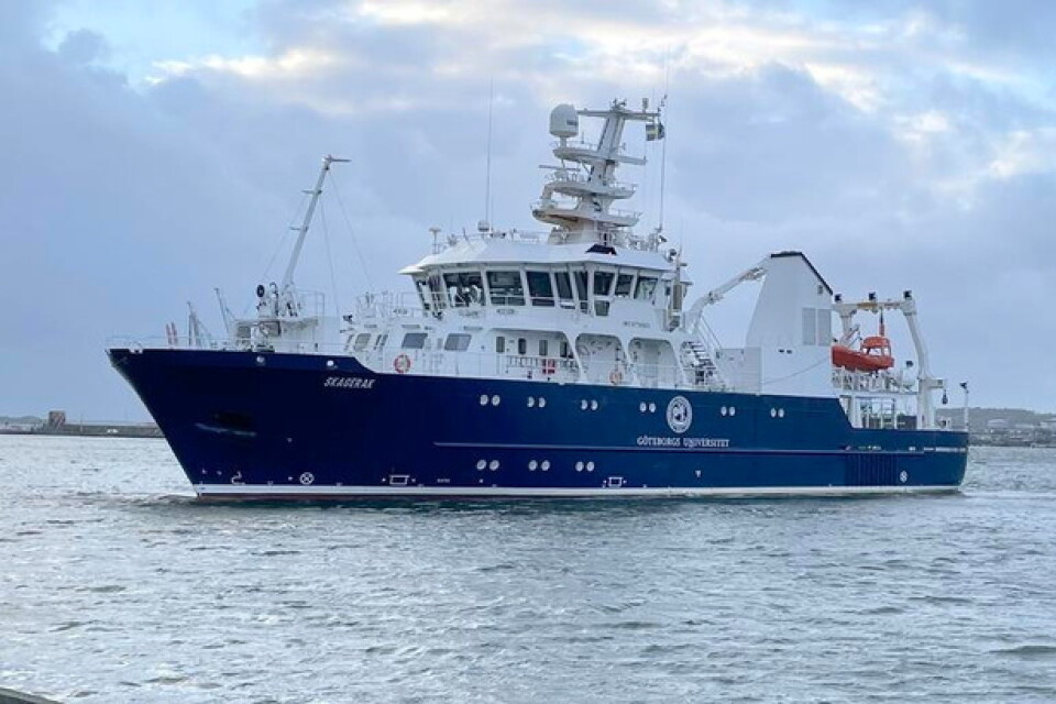 Fartyget Skagerak är ute för att samla vattenprover i i Östersjön. Proverna ska ge forskare mer kunskap om hur Nord Stream-läckorna har påverkat vattnet och livet däri.