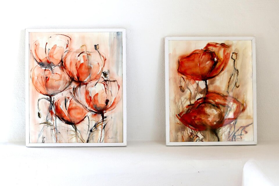 Blommande vallmo är ett av motiven i Vitabybon Lena Ekmans målningar.