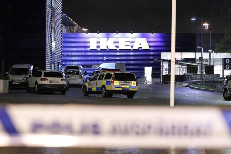 Ikea vid Kungens kurva utanför Stockholm rånades på tisdagskvällen.