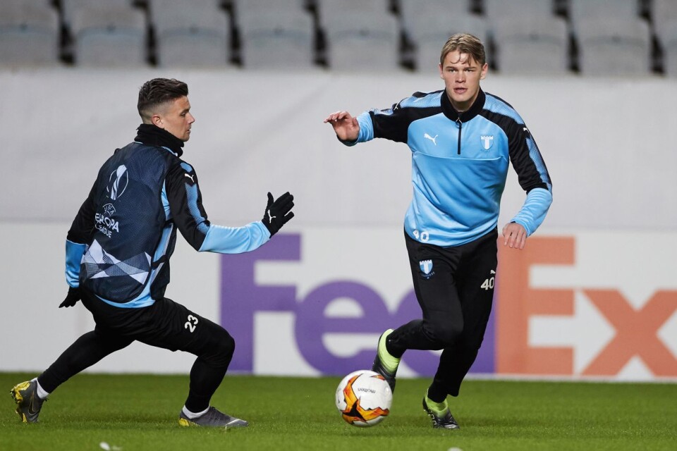 Malmös Marcus Antonsson och Hugo Andersson under en träning inför mötet mellan Malmö FF och Chelsea i Europa leauge. Sedan dess har Hugo Andersson anslutit till TFF på lån.