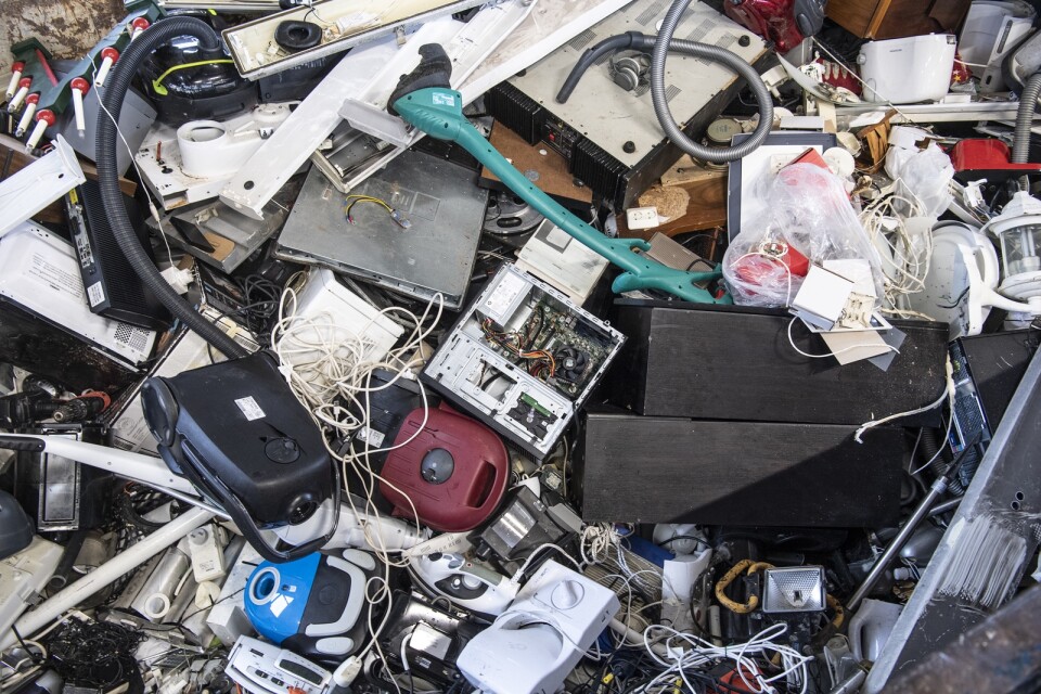 Elektronikavfall är den snabbast växande avfallsströmmen. Mycket som skulle gå kunna repareras hamnar på soptippen.