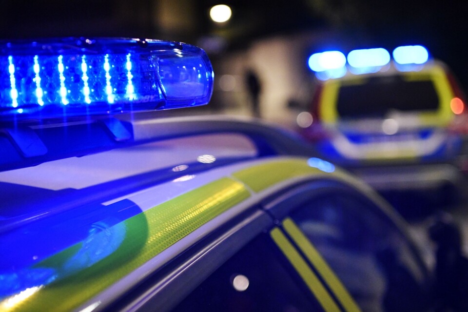 Polis i bland annat Örebro och Kristianstad besköts under måndagen med fyrverkerier. Arkivbild.