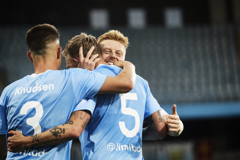 Malmös Jonas Knudsen, Søren Rieks och Anders Christiansen jublar i cupkvartsfinalen mot AIK.