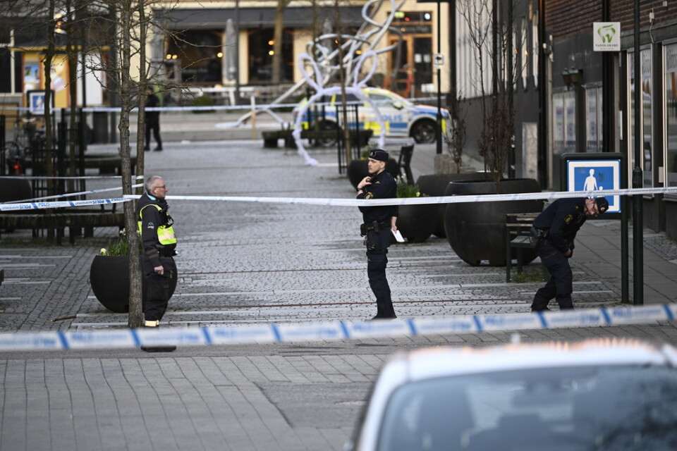En man sköts i Eslöv på långfredagen. Polisen spärrade av delar av centrala staden.