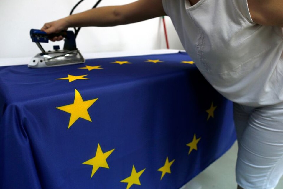 EU-flaggorna stryks släta i Serbien. Landet kommer allt närmare ett medlemskap.