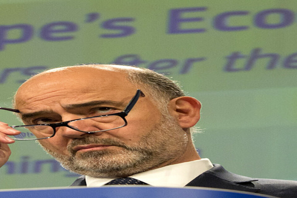 EU:s finanskommissionär Pierre Moscovici funderar på om glaset är halvfullt eller halvtomt när det gäller skapandet av ett gemensamt "budgetinstrument" i eurogruppen. Arkivbild.