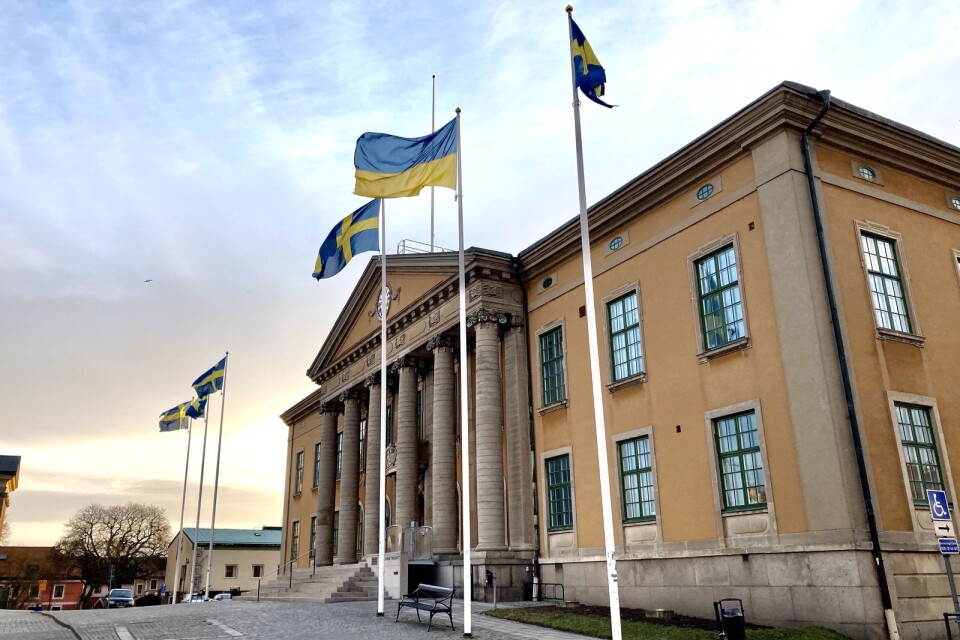 Karlskrona kommun har också hissat Ukrainas flagga.