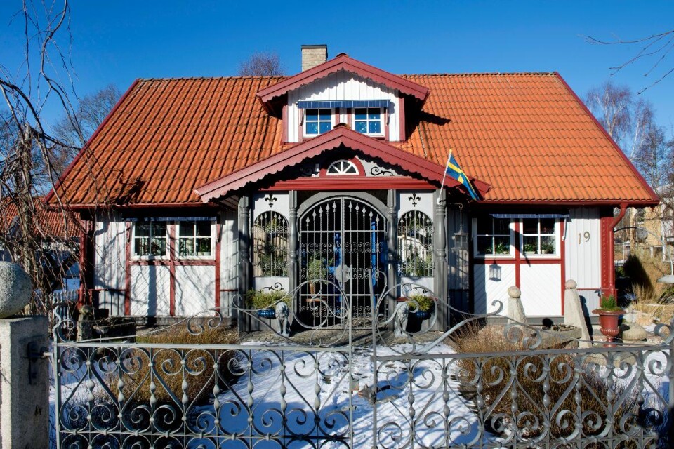 Det spektakulära huset mitt på Östra Storgatan är inte längre till salu. Owe och Vanja Örknér har valt att bo kvar ett tag till. Foto: Gunnel Persson