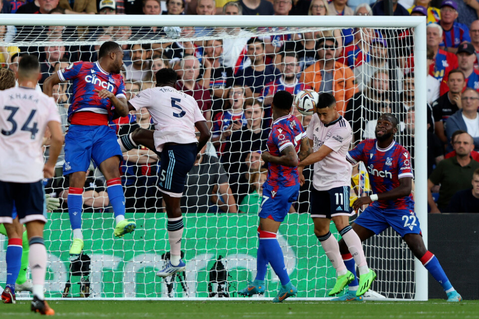 Arsenals Gabriel Martinelli nickar in 1–0 mot Crystal Palace i Premier League-premiären.