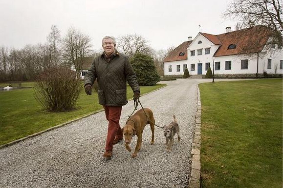 Frans Malmros håller sig i form med hjälp av sina hundar, en ungersk vizsla (fågelhund) och en borderterrier.