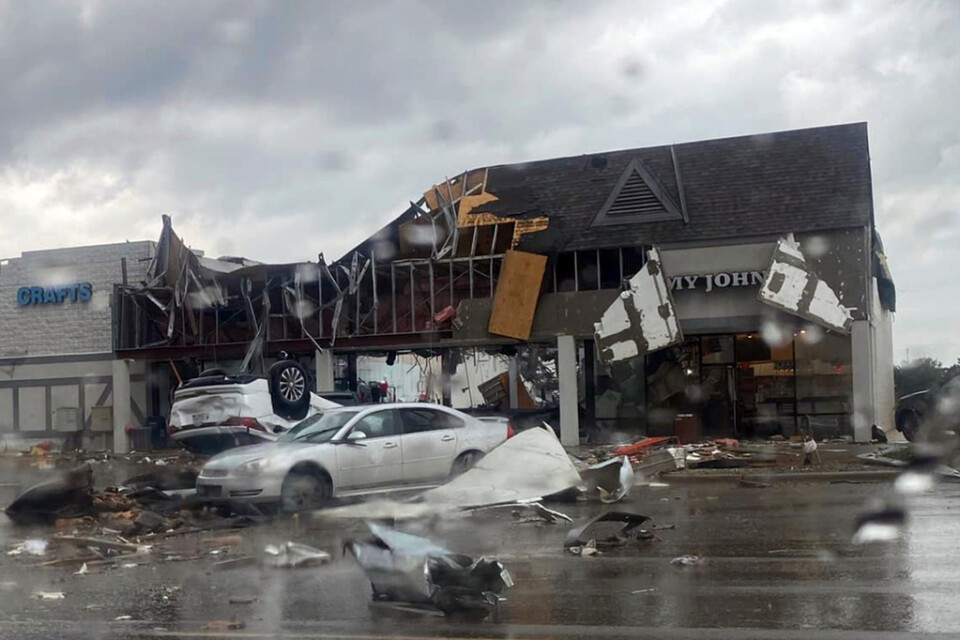 Tornadon orsakade förödelse i Gaylord i amerikanska Michigan.