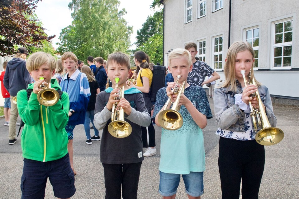 Wilhelm Westström, Linus Salo, Jeppe Andersson och Siri Strindell spelar trumpet. ”Det är kul att uppträda” sa Siri precis innan start.