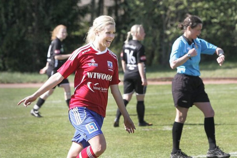 Vittsjö GIK mot svarta Sils IF. Vittsjös Sofie Andersson 1-0