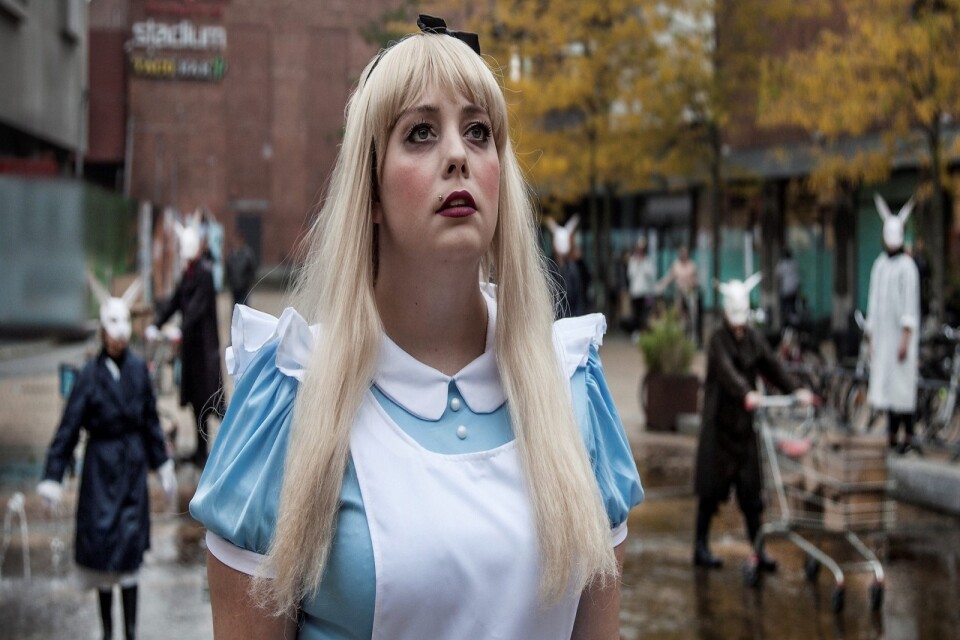 Therese Kvist som Alice i Wonderland.  
Foto: Bodil Johansson