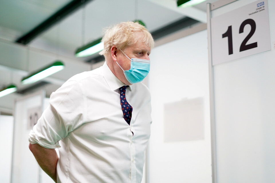Storbritanniens premiärminister Boris Johnson besökte en vaccinationscentral på måndagen.