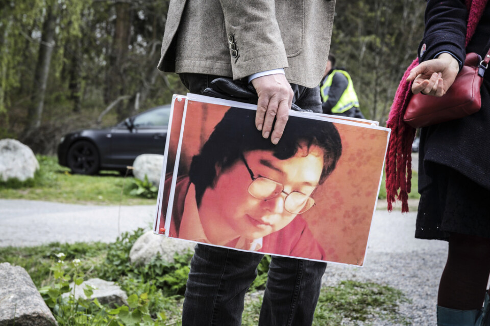 En tidigare stödmanifestation för den fängslade bokförläggaren Gui Minhai utanför Kinas ambassad i Stockholm. Arkivbild.