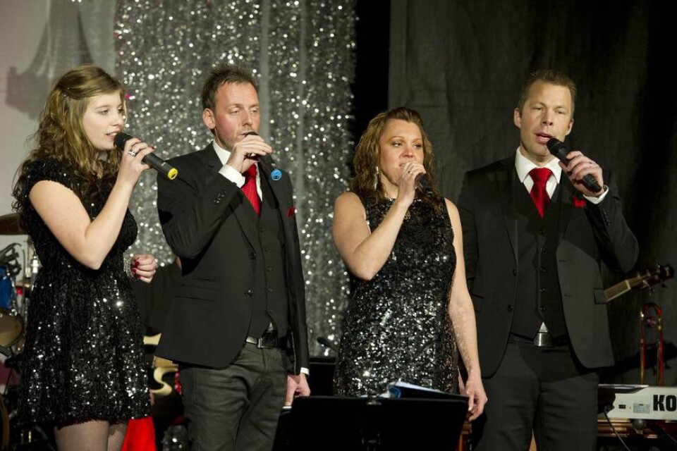 Sophie Gustafsson, Jimmy Lönnetun, Linda Edin och Markus Kroon sjöng allt från traditionella julsånger till rock.
