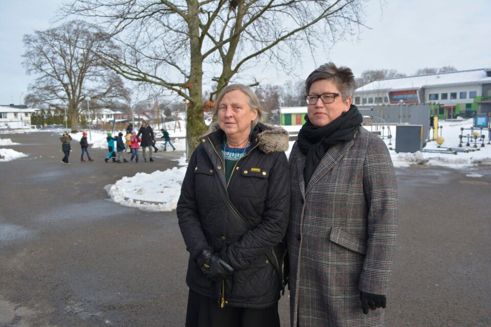 Lärarförbundets Kristina Rauer (t h), här tillsammans med Angela Arnesen, anser att det varit bristande insyn i ärendet.