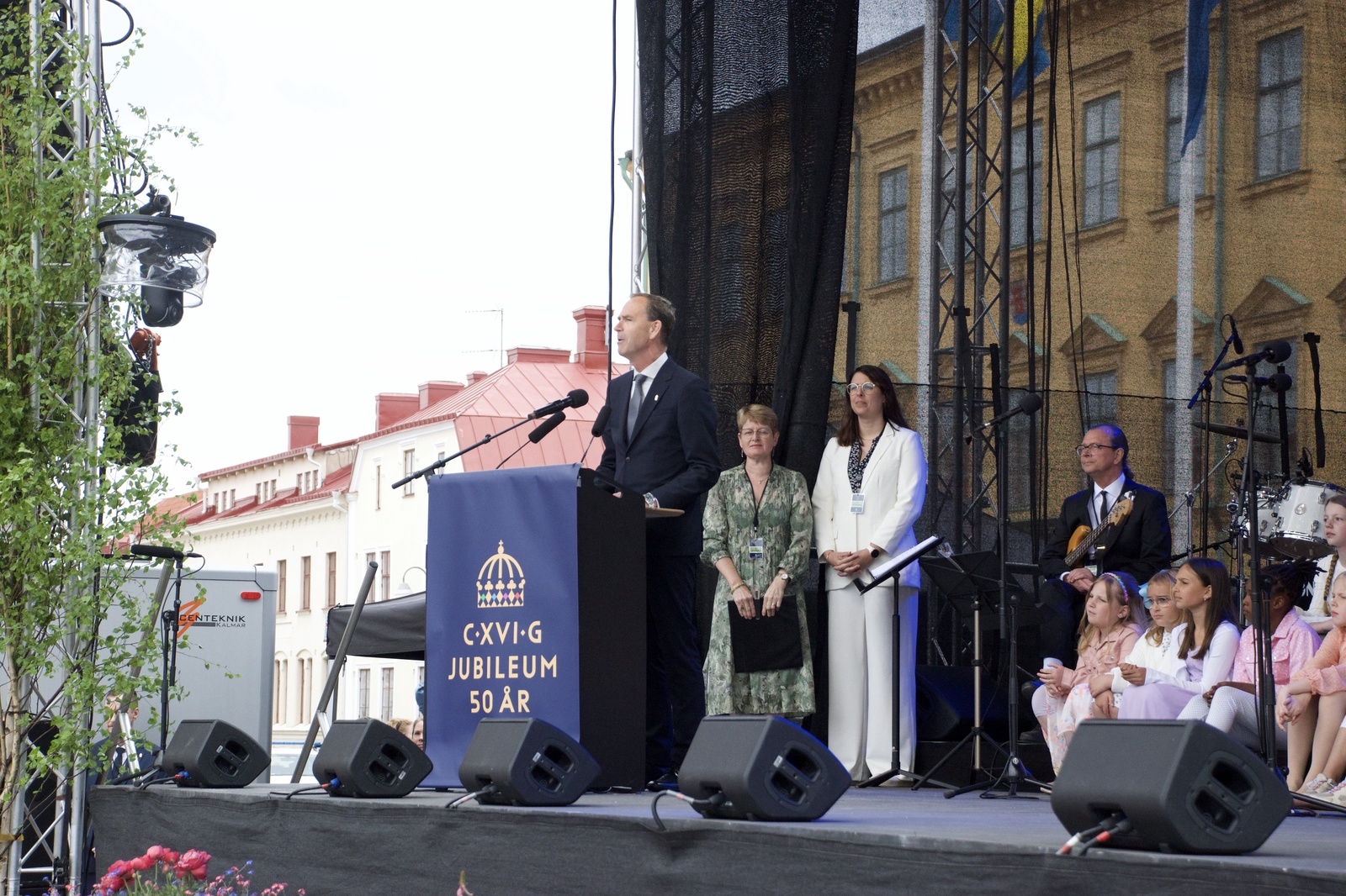 Landshövding Allan Widman höll tal och välkomnade kungaparet till Kalmar.