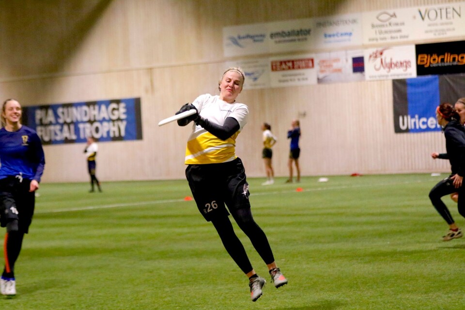 Sara Hultman och svenska damlandslaget i ultimate frisbee tränade i Ulricehamn i helgen.
