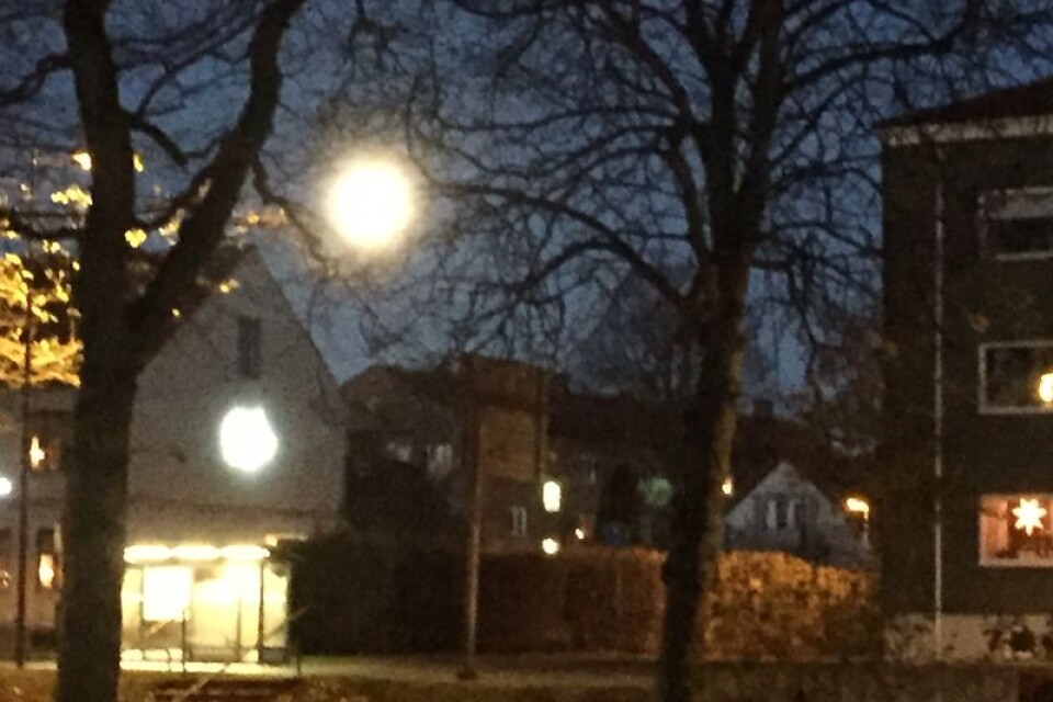 Supermåne över Ystad i december.