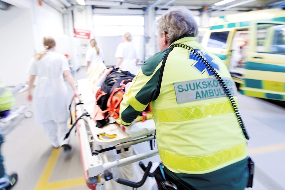 Det nuvarande ambulansavtalet går ut den 31 december, och nu strider de politiska blocken om Region Skåne ska hämta hem ambulanssjukvården. 	                   foto: Christiaan Dirksen/ARKIV