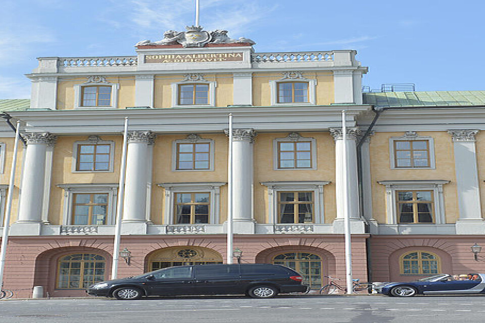 Ryssland utvisar två svenska diplomater.