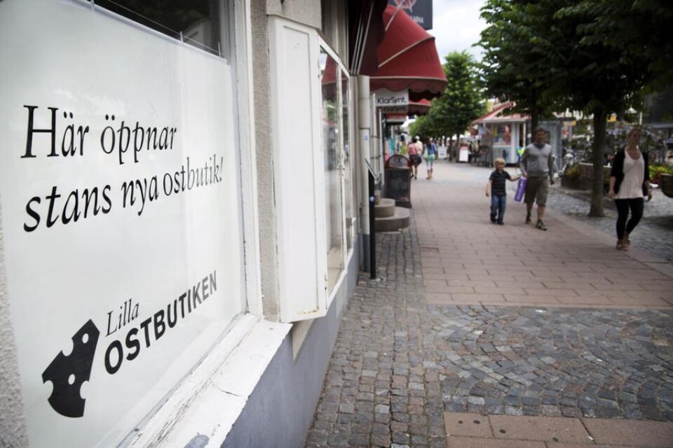 Från att det inte har funnits någon alls öppnar nu två ostbutiker inom kort i Växjö centrum.