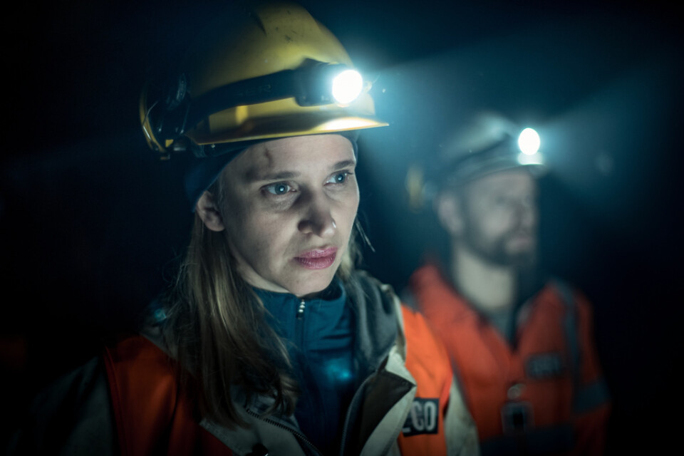 Vera Vitali spelar geologen Helen i SVT-serien "White wall". Pressbild.