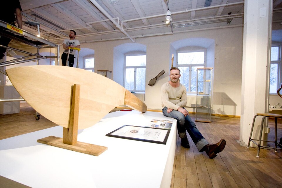 Utställningen Smörkniv pågår till den 10 maj. Efter det vill Claes Blixt auktionera ut sitt mästerverk till välgörenhet. Foto: Sara Uddemar