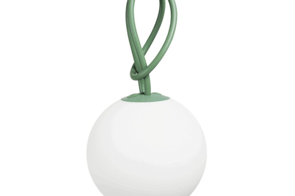 En favorit i repris är laddningsbara lampan Bolleke från Fatboy. Du hittar den i flera olika färgkombinationer på Percys i Åhus.