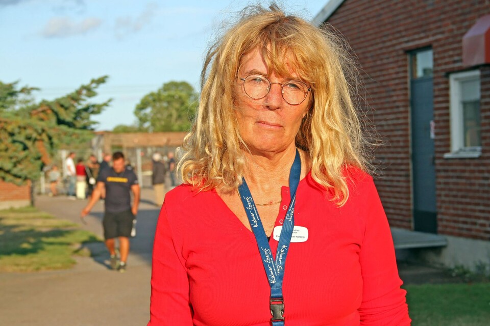 Eva-Lena Lindster Norberg, precis nytillträdd rektor på Åkerboskolan, är förstås ledsen över det inträffade och har på sin tredje arbetsdag fått hantera ”dagen efter branden”. Hon lägger vikt på att se framåt och ha framtidstro.