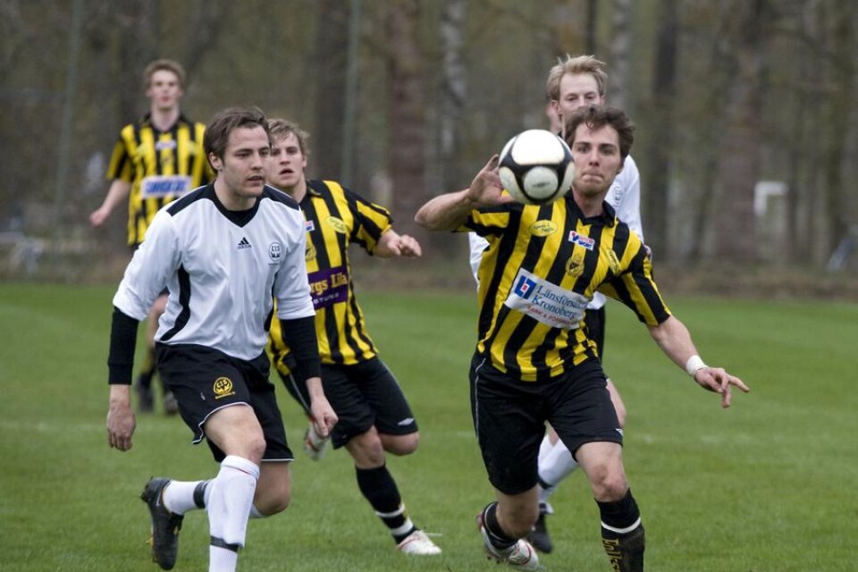 Johan Andersson gjorde nio mål för Växjö BK förra säsongen. Nu är han klar för division 1-klubben Husqvarna.