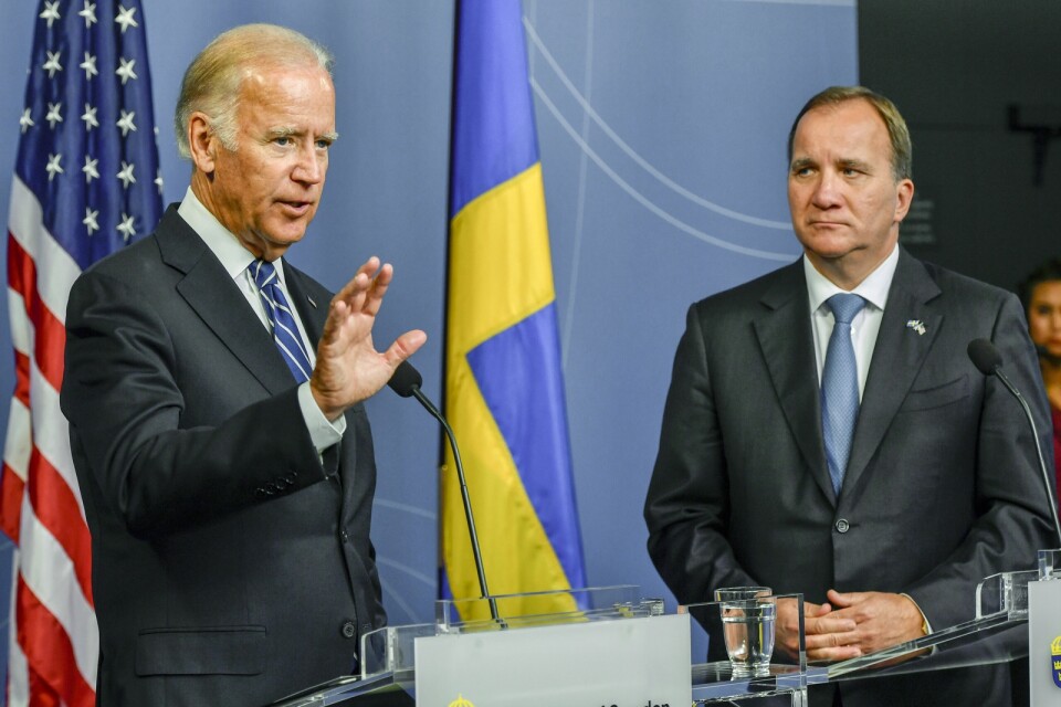 Statsminister Stefan Löfven (till höger) med USA:s dåvarande vicepresident Joe Biden på ett möte i Rosenbad 2016. Arkivfoto.