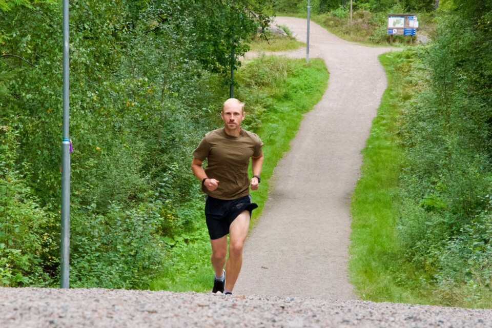 Erik Nylén från Stockholm åker runt i Sverige och betygsätter motionsspår. Elvakilometersslingan i Fyllerydskogen i Växjö får betyget 4/5
