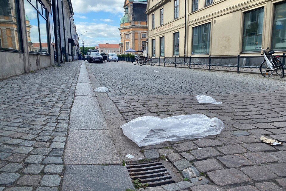 Nedskräpning efter torghandel Kalmar.