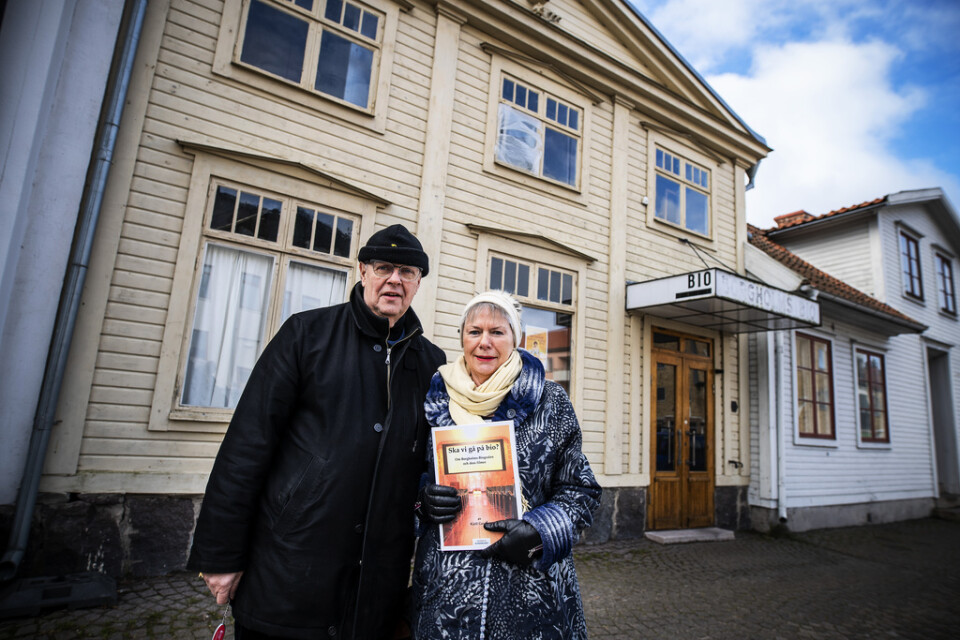 Kjell och Anne Gerdin håller i trådarna på Borgholms Bio, där föreningen Borgholms filmfestival träffas och tittar på de filmer som visades där under Einar Anderssons liv. Det var Einar som byggde biografen för 100 år sedan.