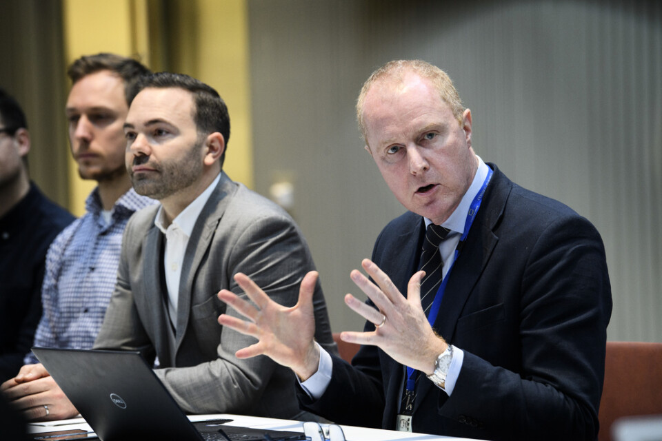 Mattias Frumerie, Sveriges chefsförhandlare för FN:s klimatmöte i Madrid. Till vänster: Christoffer Nelson, som är biträdande chefsförhandlare.