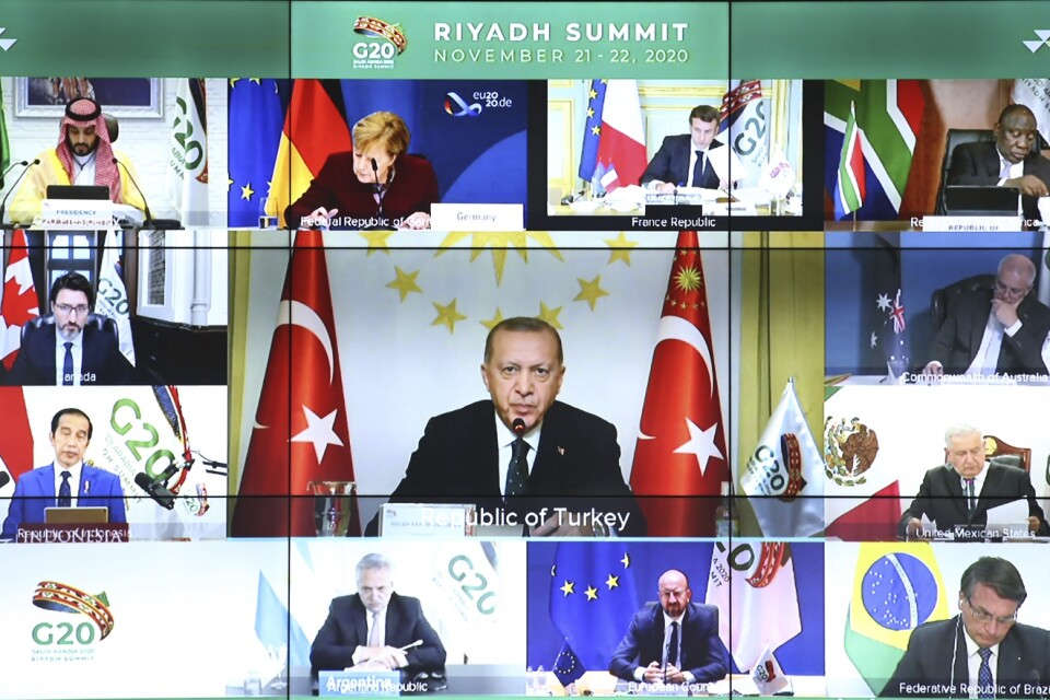 När Recep Tayyip Erdogan fick ordet under helgens G20-möte sade han också att Turkiet ser sig som en del av Europa. Han vände sig till EU och krävde att unionen skulle "hålla sina löften" om medlemskapsförhandlingar och flyktingar. I bildens nederkant syns EU:s permanente rådsordförande Charles Michel sitta och lyssna.