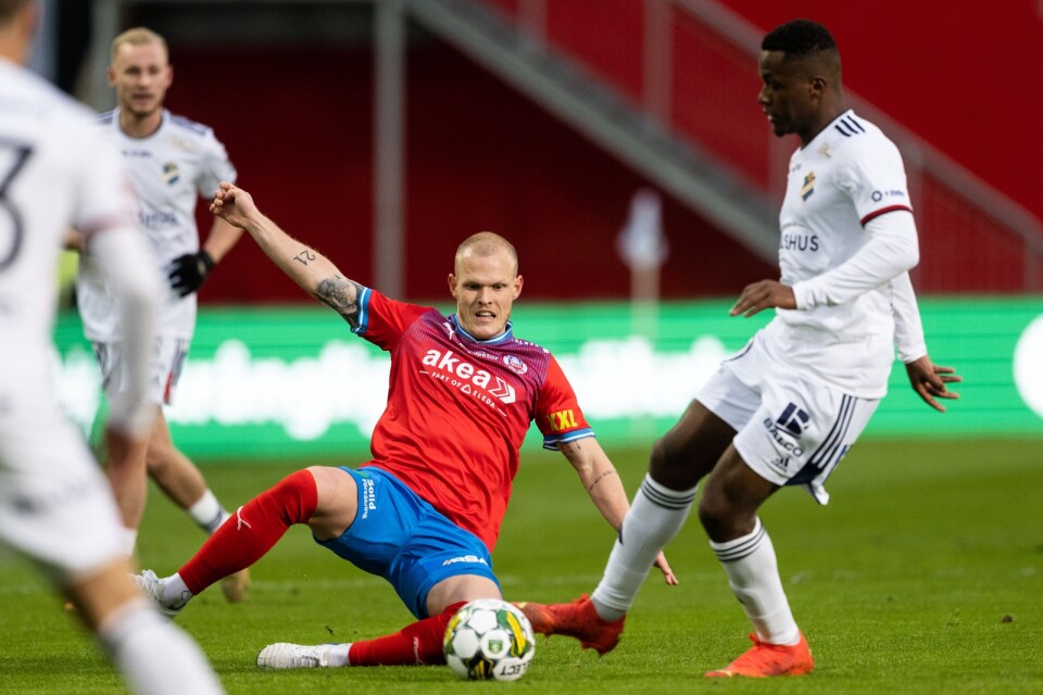 Helsingborgs Philip Rejnhold och Manasse Kusu under fotbollsmatchen i Superettan mellan Helsingborg och Öster.
