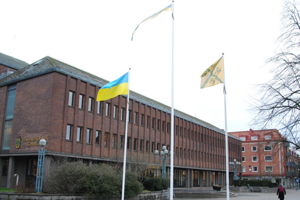 Ukrainska flaggan hissad utanför Stadshuset i Hässleholm.