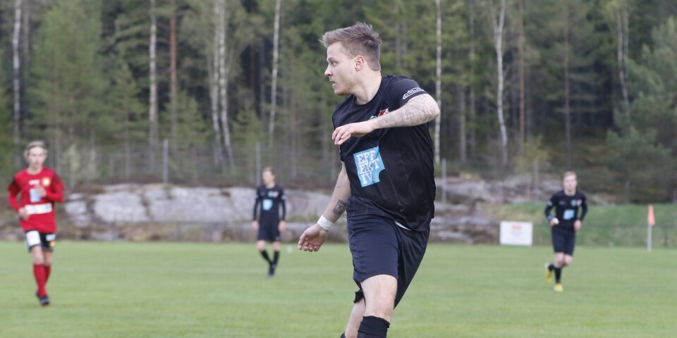 Ifjol spelade Sebastian Svensson för Tvärred-Vegby och valde att inte följa med klubben till division 4.